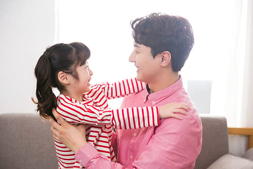 이혼 후 법정에서 양육권을 확정 받은 아빠, 그러나 아이가 엄마를 원한다면?